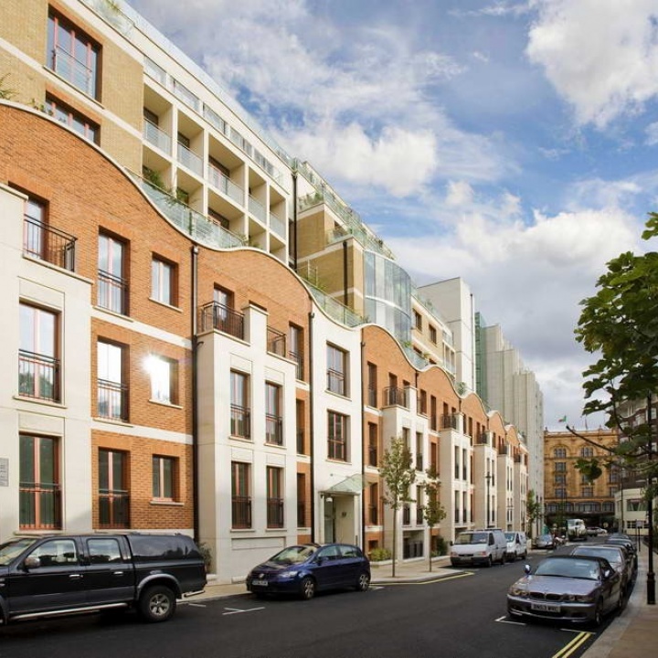 10 Lancelot Place