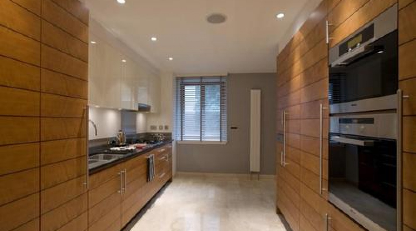 10 Lancelot Place
