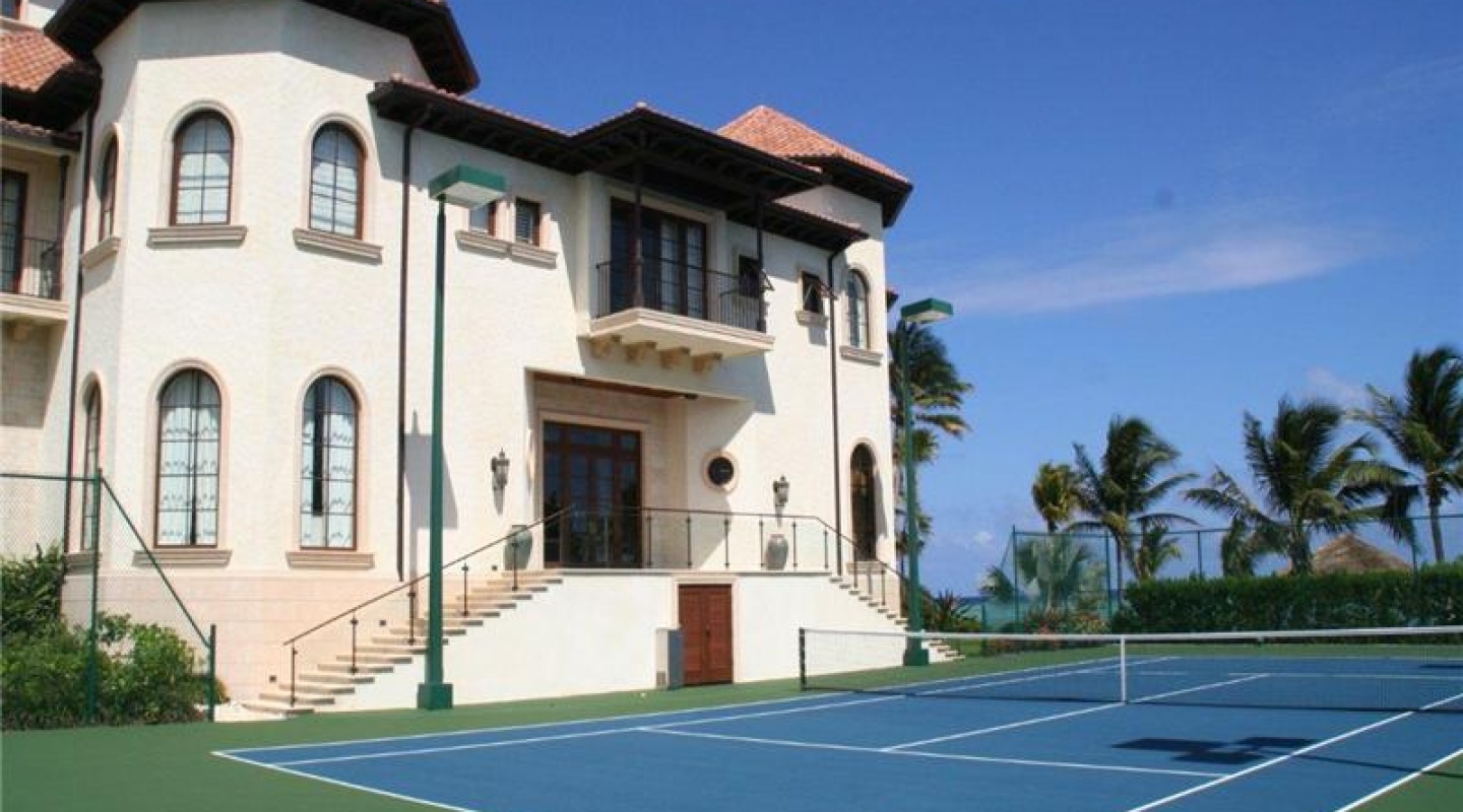 Castillo Caribe, Grand Cayman