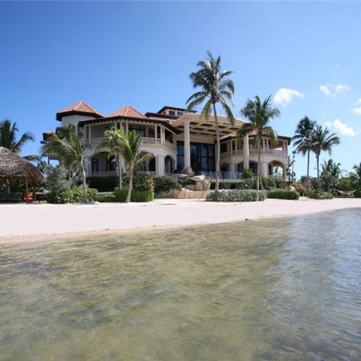 Castillo Caribe, Grand Cayman