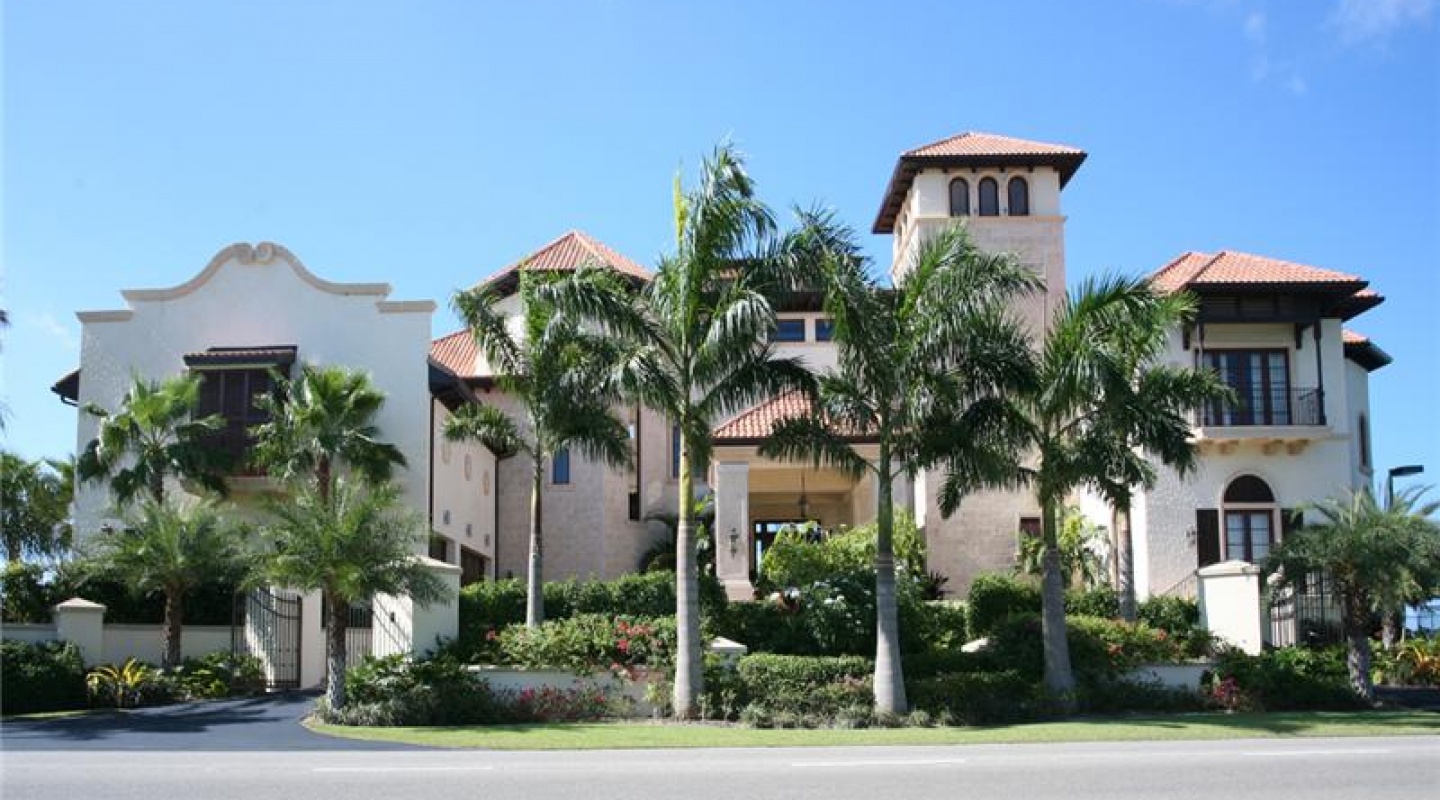 Castillo Caribe, Grand Cayman