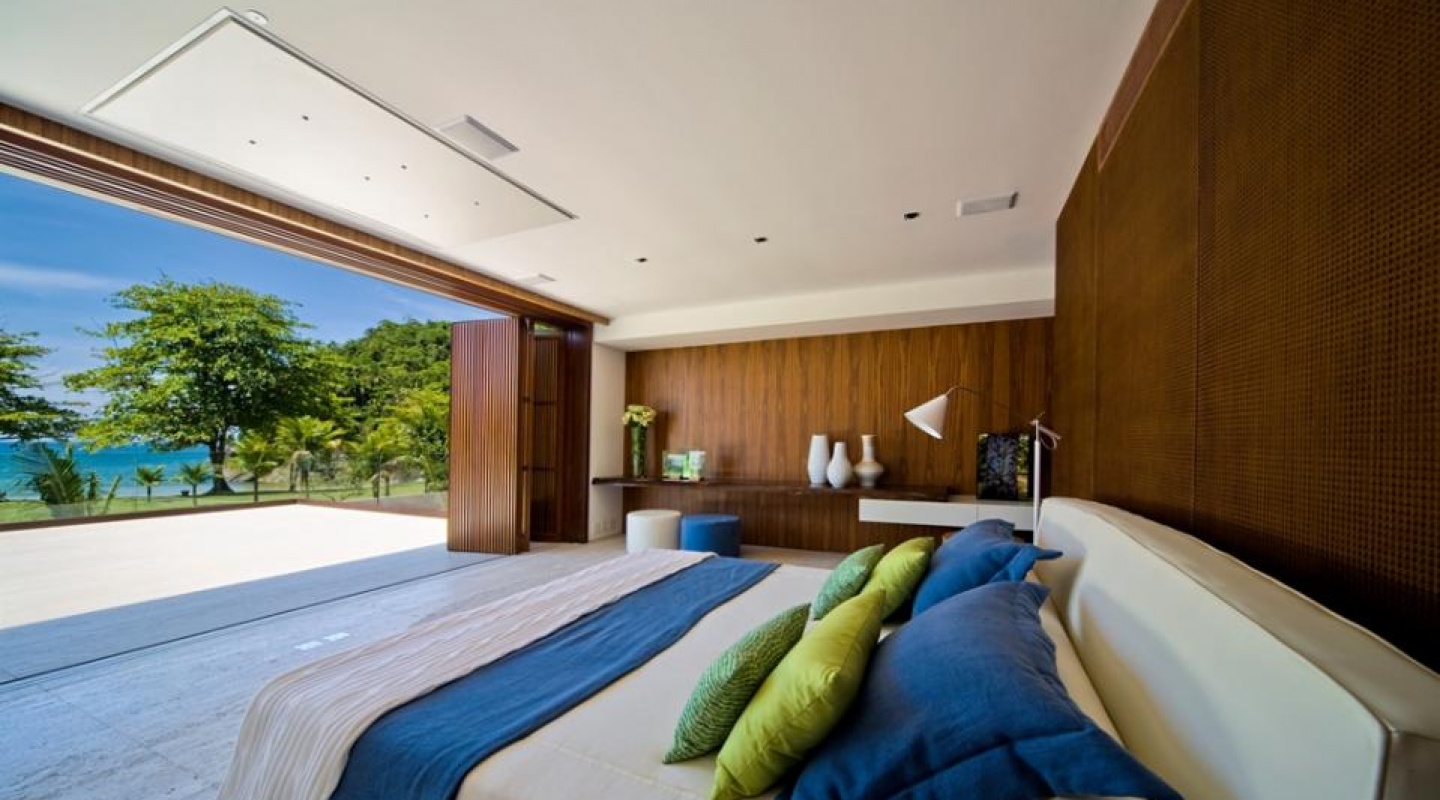 Laranjeiras-Residence-in-Brazil