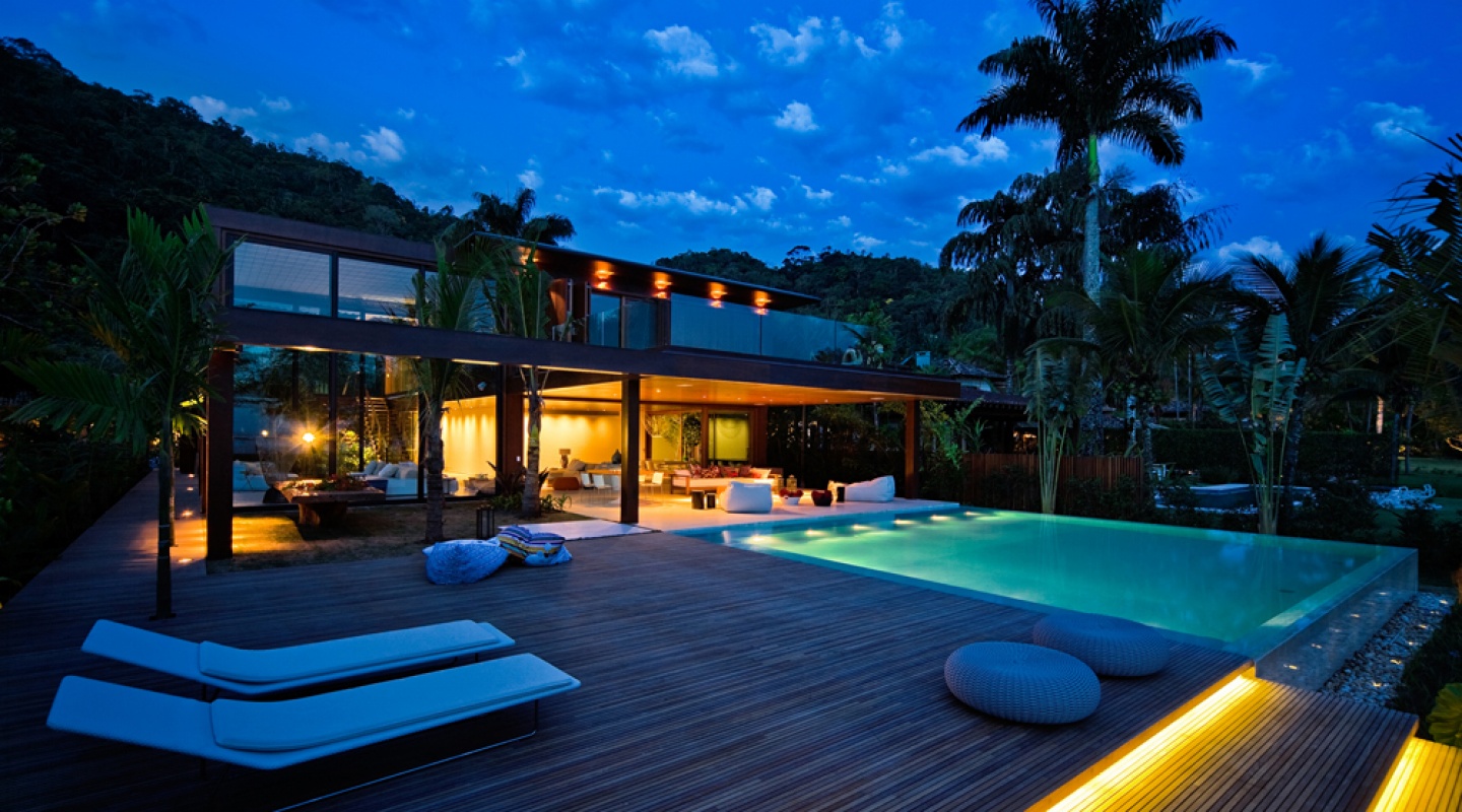 Laranjeiras-Residence-in-Brazil