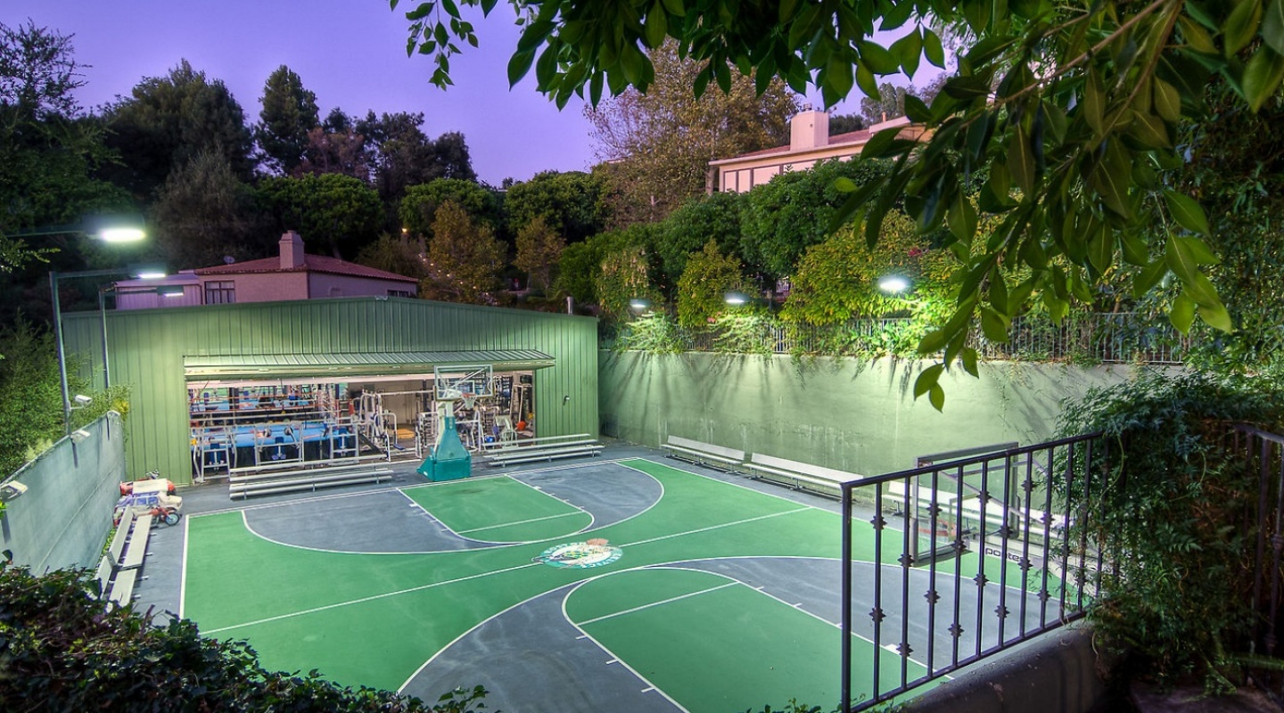 mark wahlberg lists beverly hills home 11