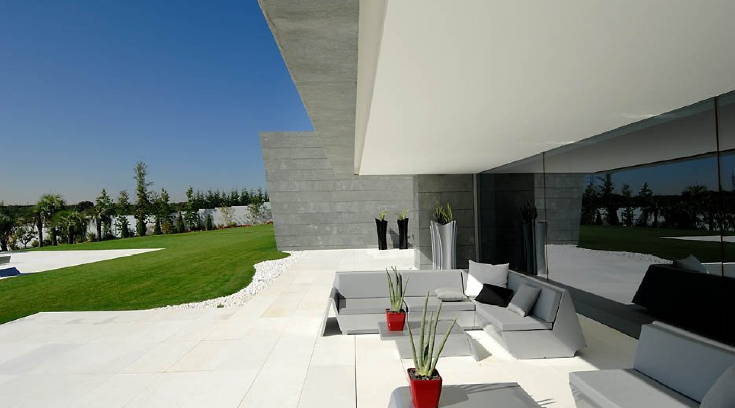 house by a cero in madrid spain 4