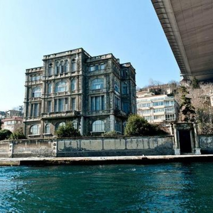 zeki pasa waterside mansion