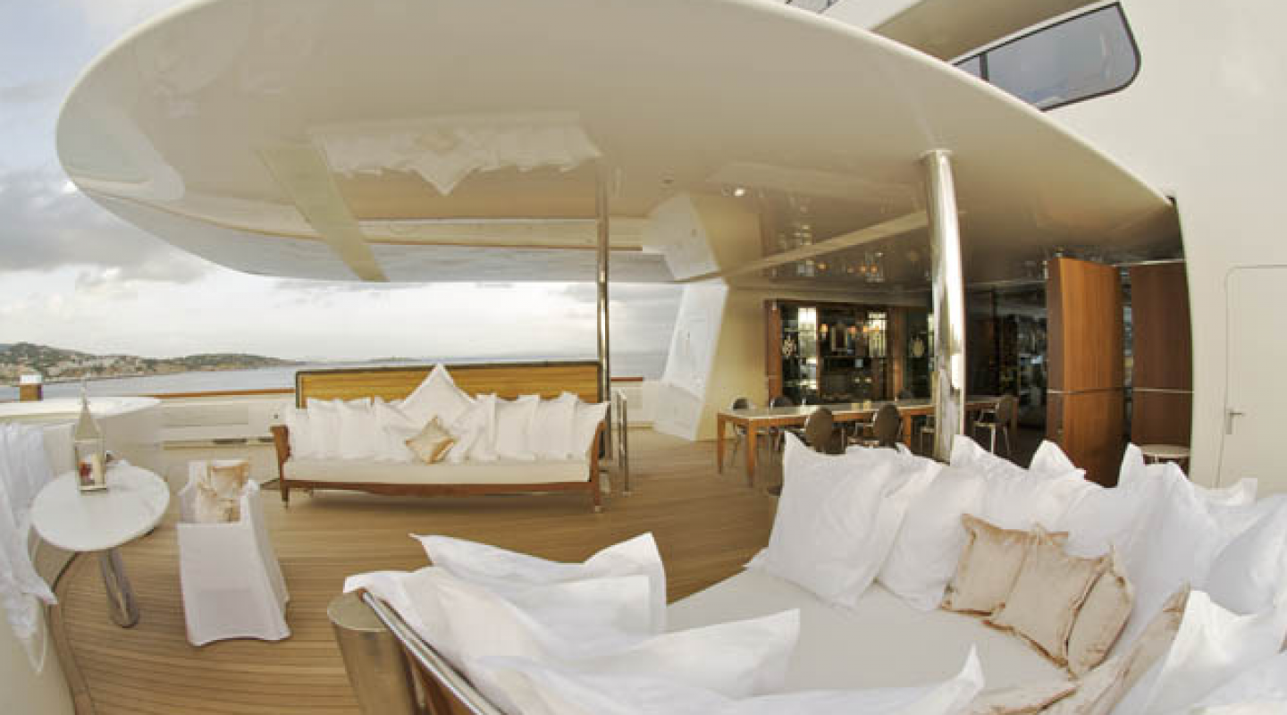 phillipe stark mega yacht a 10