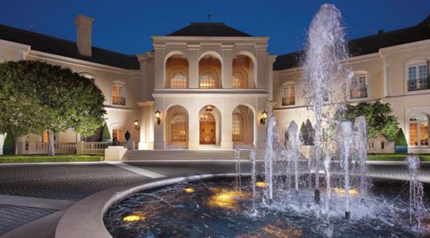 spelling manor entrance