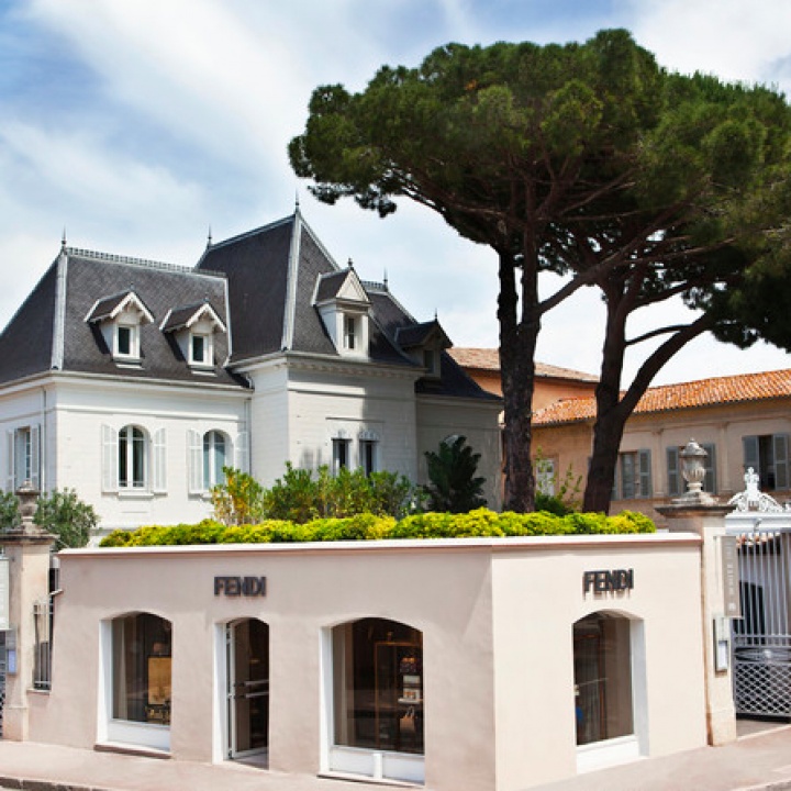 white 1921 hotel sainttropez