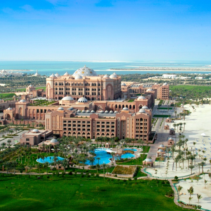 emirates palace hotel in abu dhabi