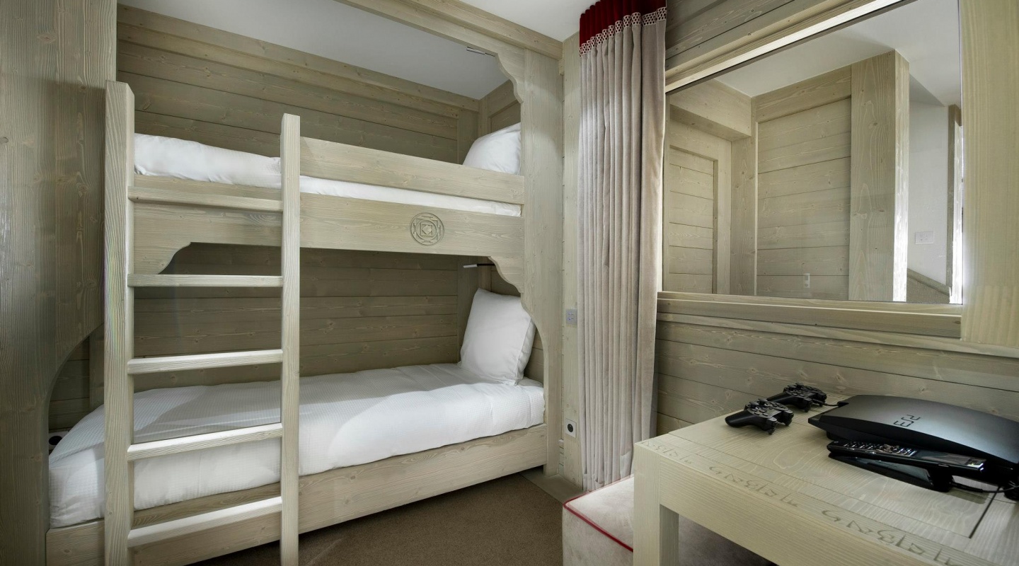 le k2 hotel 13