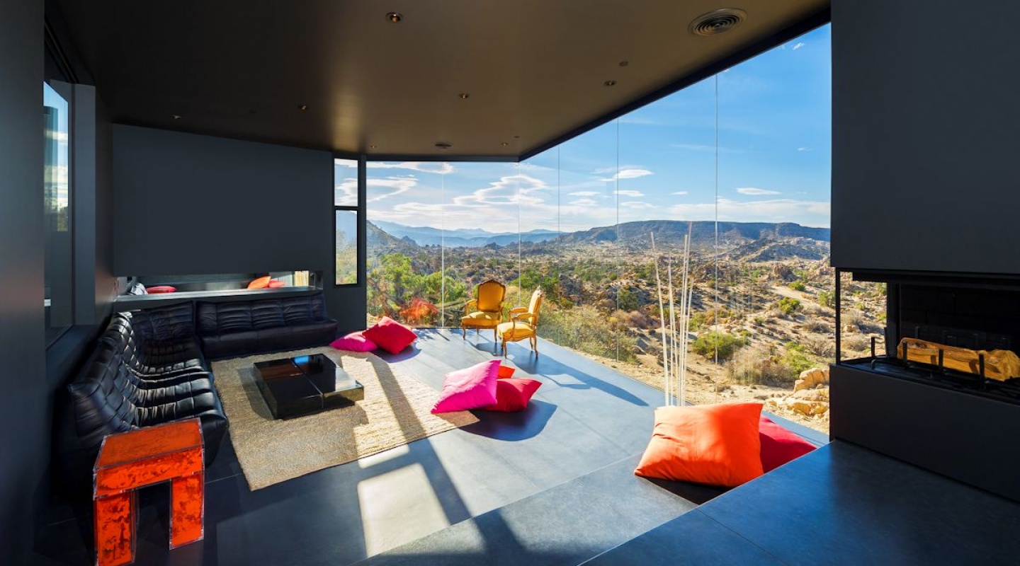black desert house located in california 4