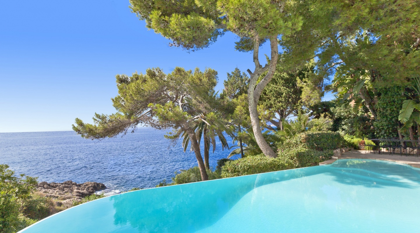 waterfront property in cap d ail 14